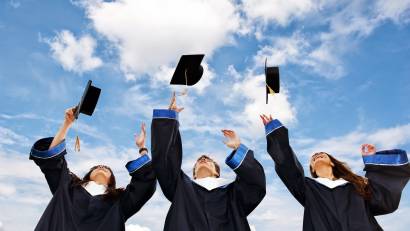 «Из колледжа — прямо в кабинет с табличкой. Начни с “Молодёжной практики”!»